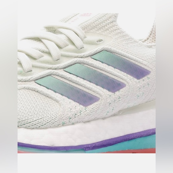 adidas Ultraboost 22
HEAT.RDY Running Shoe (Women) - Picture 5 of 16